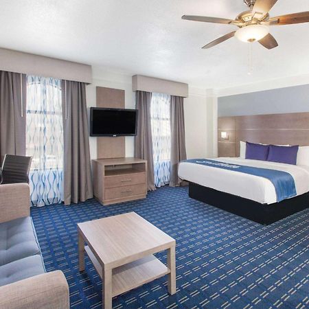 Days Inn & Suites By Wyndham Webster Nasa-Clearlake-Houston Buitenkant foto