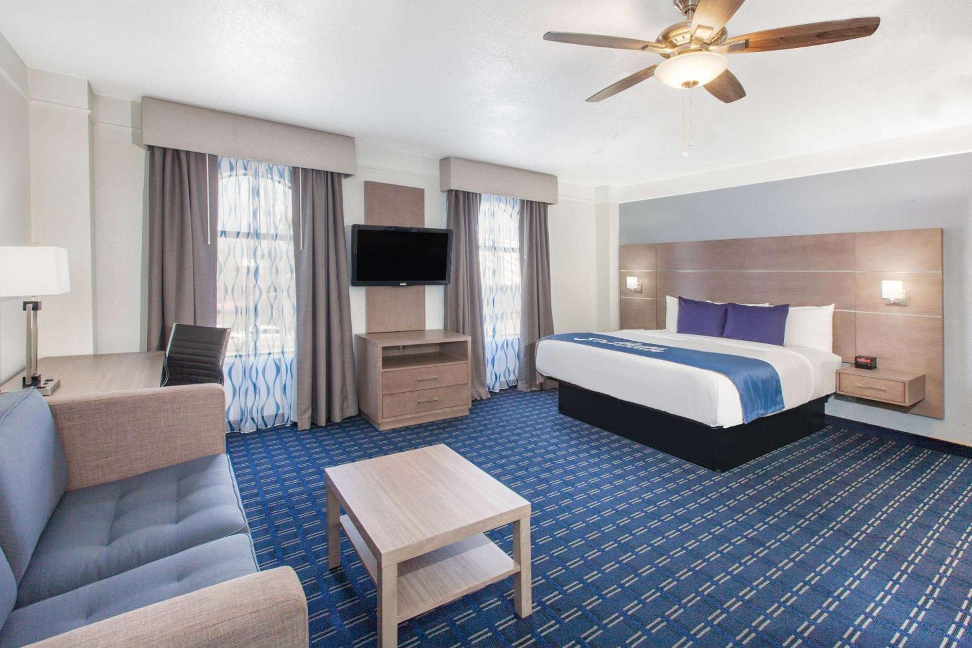 Days Inn & Suites By Wyndham Webster Nasa-Clearlake-Houston Buitenkant foto